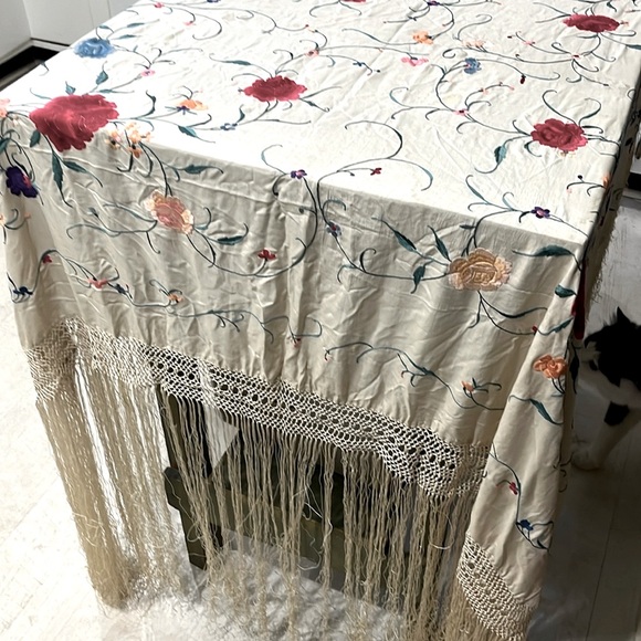 Piano Shawl Antique Silk hand embroidered fringe - Picture 2 of 10